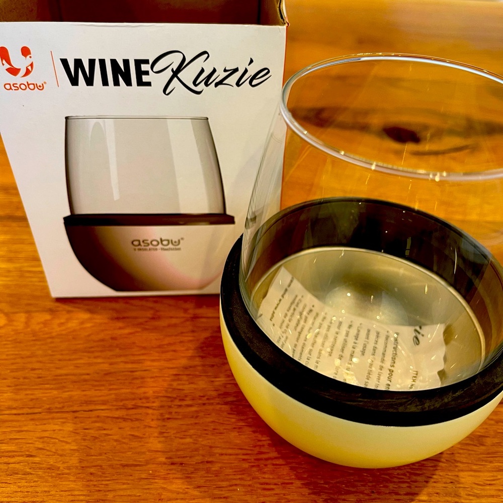 Brand new Asobu wine kuzie in white